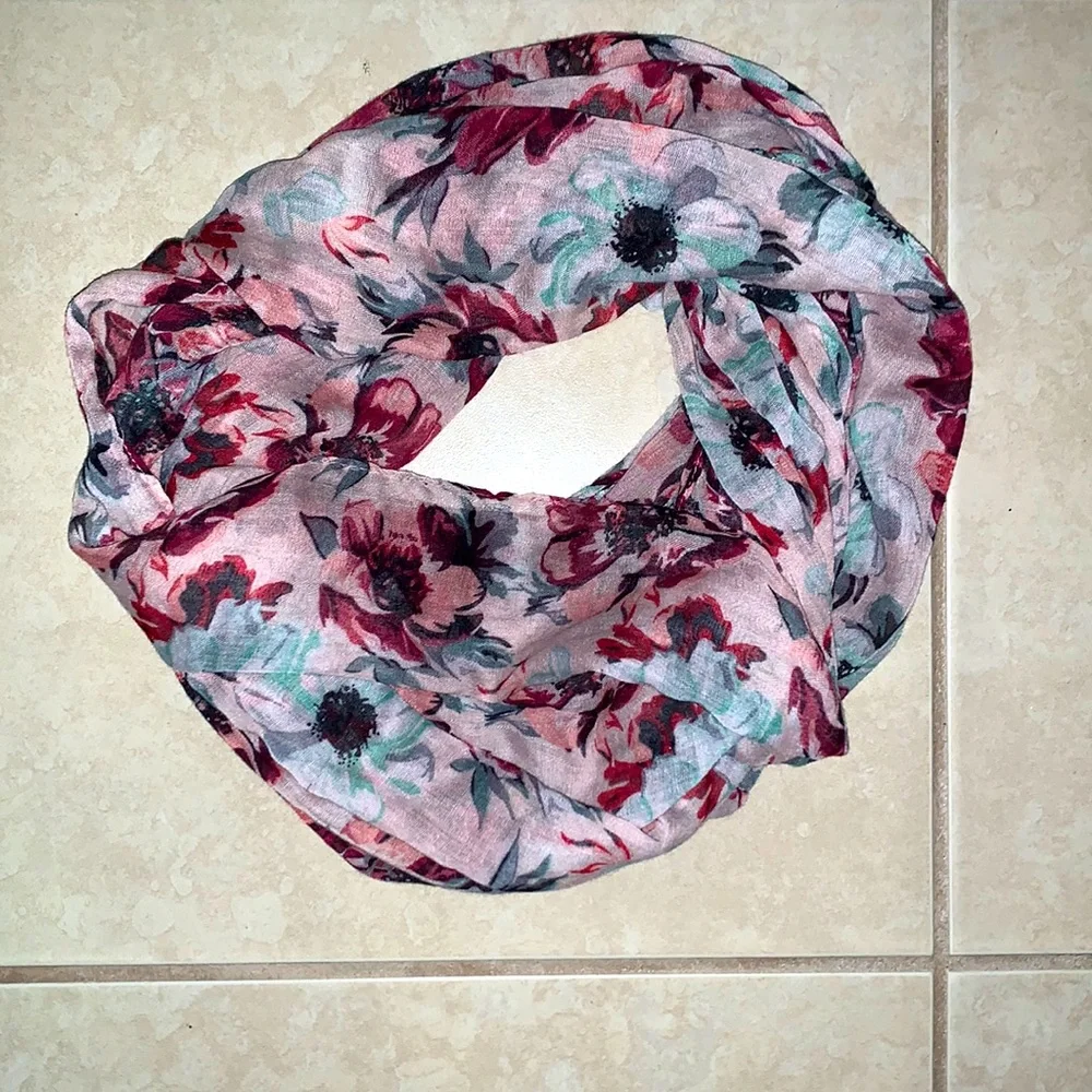 Women’s Floral Scarf - Picture 1 of 2